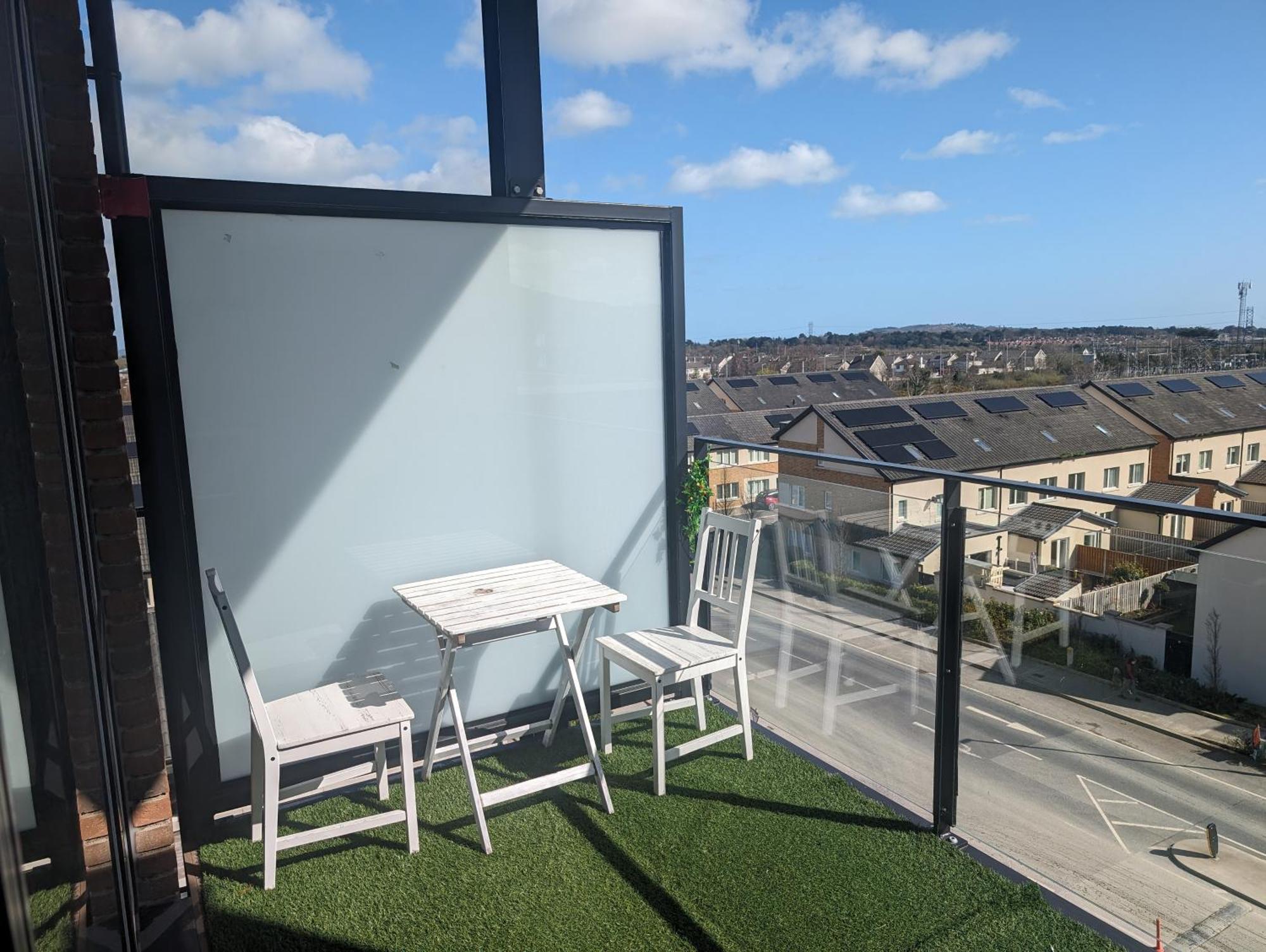 Apartment Entire Penthouse 30 Mins To Center Via Luas Dublin